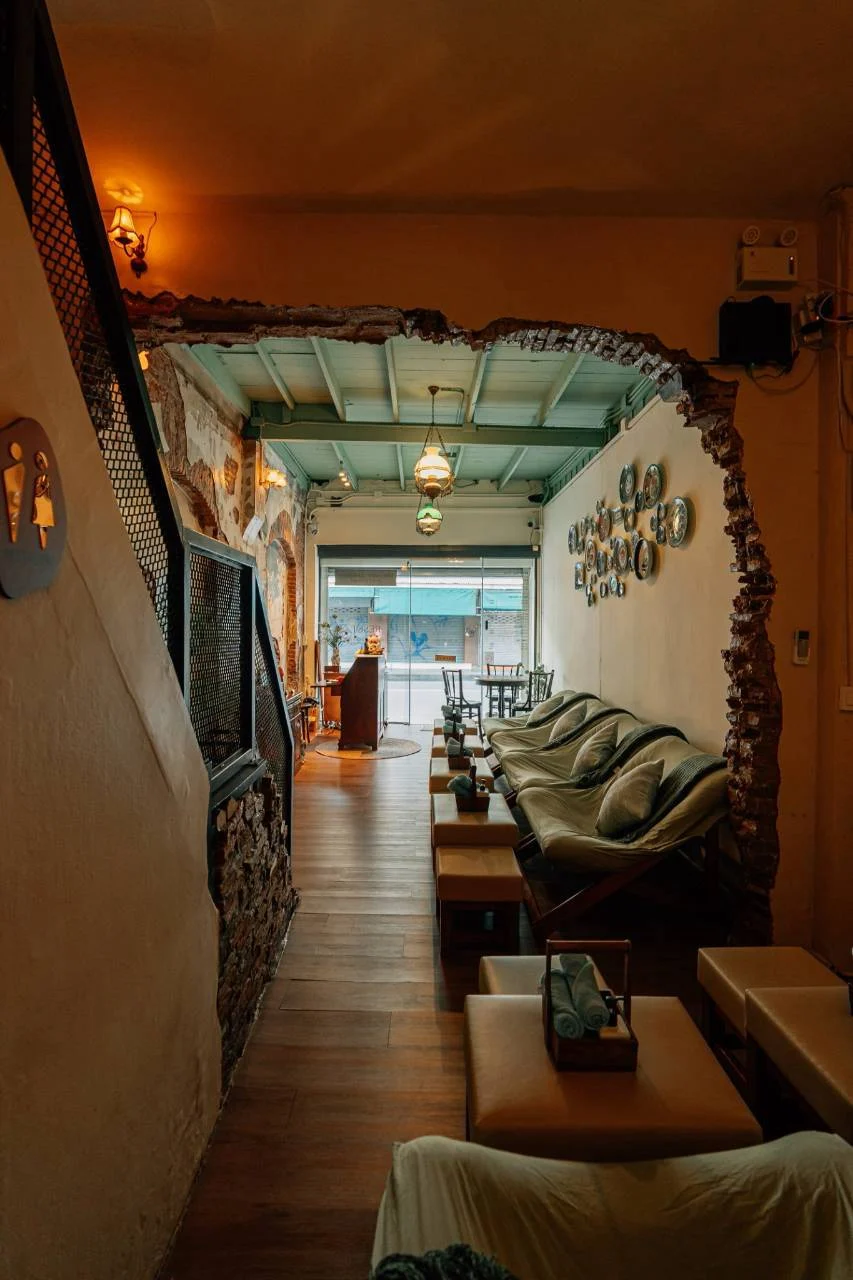 The atmosphere inside Reset Massage.